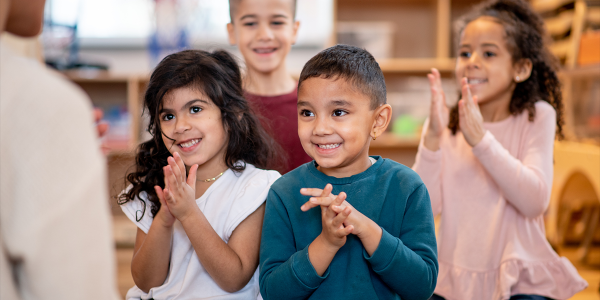 children clapping along in a classroom