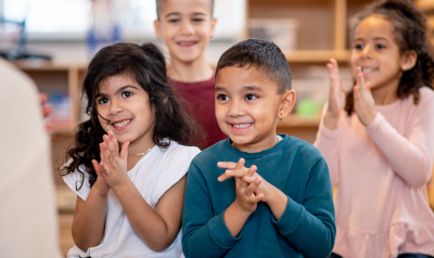 children clapping along in a classroom